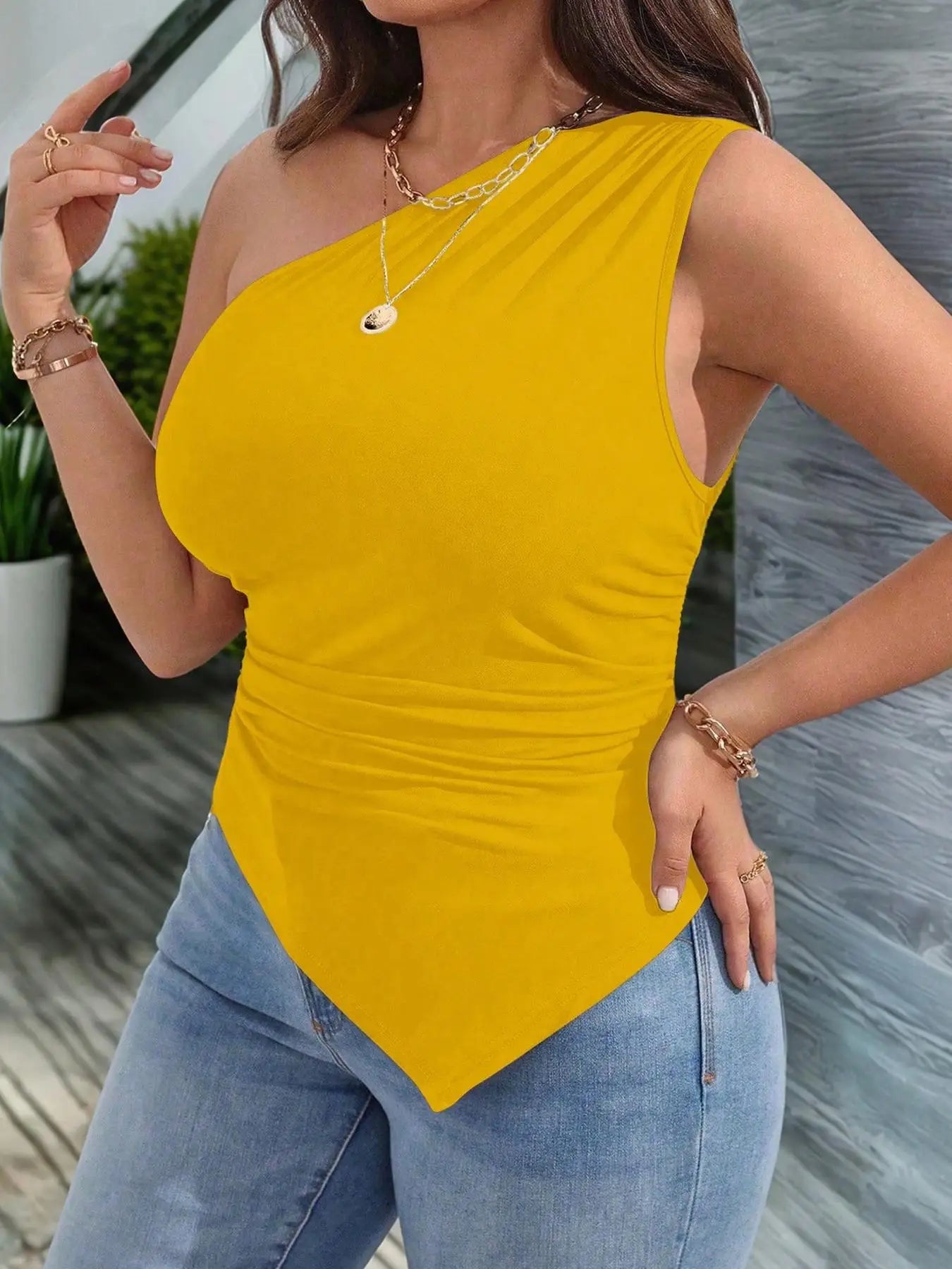 Plus Size One-Shoulder Tank Top – Solid Ruched Asymmetrical Hem Sleeveless Blouse